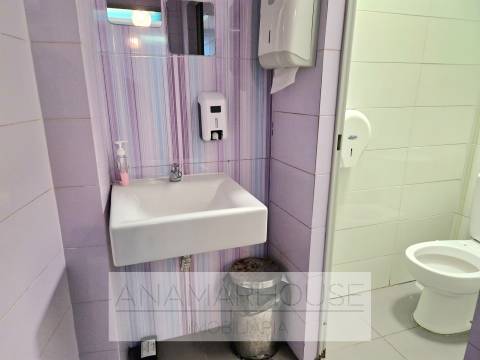 Pastelaria com 290m² em Queluz | Excelente Localização | Trespasse 75.000€