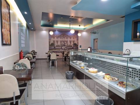 Pastelaria com 290m² em Queluz | Excelente Localização | Trespasse 75.000€