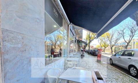Pastelaria com esplanada junto à estação da Amadora | Investimento Garantido