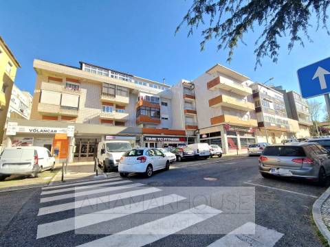 Pastelaria com esplanada junto à estação da Amadora | Investimento Garantido