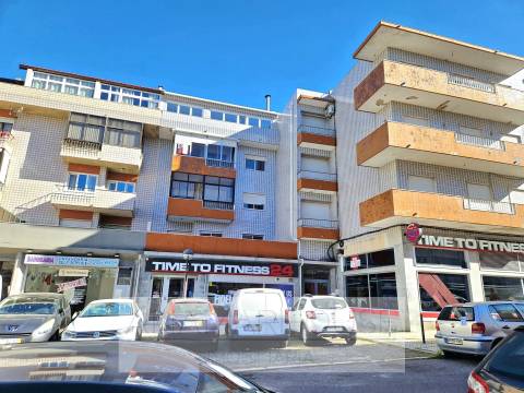 Pastelaria com esplanada junto à estação da Amadora | Investimento Garantido