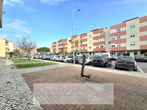 T3 Remodelado no Borel, Amadora,Ideal para Famílias, Jardins e campo de ténis.