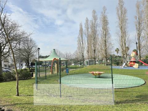 T3 Remodelado no Borel, Amadora,Ideal para Famílias, Jardins e campo de ténis.