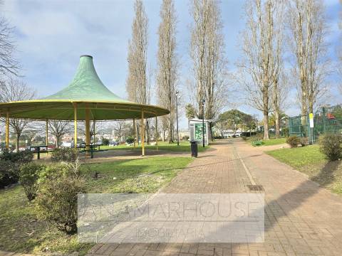 T3 Remodelado no Borel, Amadora,Ideal para Famílias, Jardins e campo de ténis.