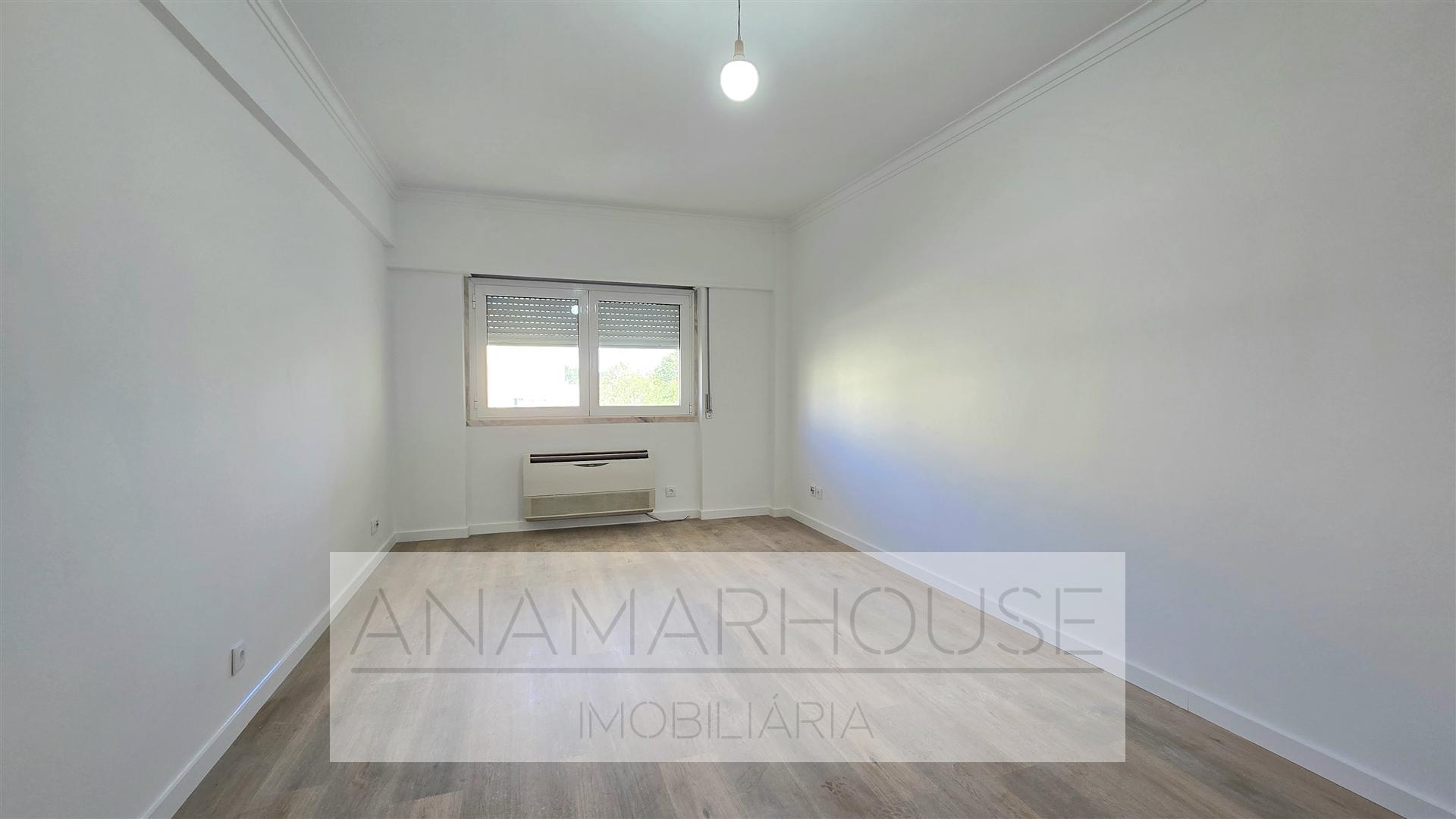 T3 Remodelado no Borel, Amadora,Ideal para Famílias, Jardins e campo de ténis.