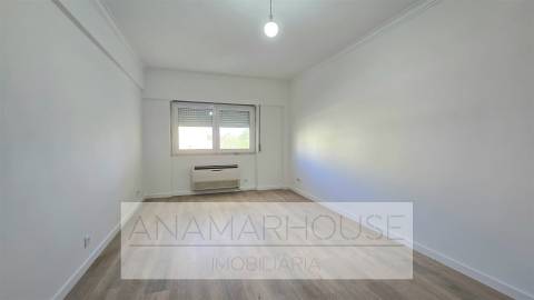 T3 Remodelado no Borel, Amadora,Ideal para Famílias, Jardins e campo de ténis.