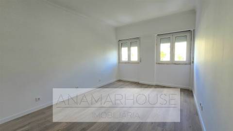 T3 Remodelado no Borel, Amadora,Ideal para Famílias, Jardins e campo de ténis.