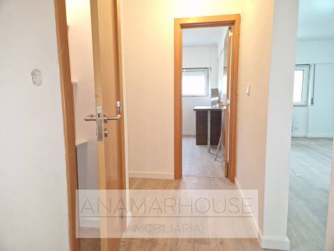 T3 Remodelado no Borel, Amadora,Ideal para Famílias, Jardins e campo de ténis.