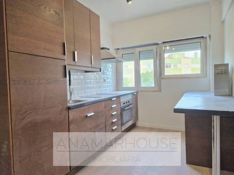 T3 Remodelado no Borel, Amadora,Ideal para Famílias, Jardins e campo de ténis.