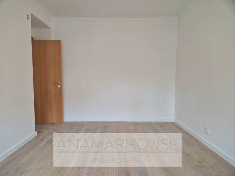 T3 Remodelado no Borel, Amadora,Ideal para Famílias, Jardins e campo de ténis.