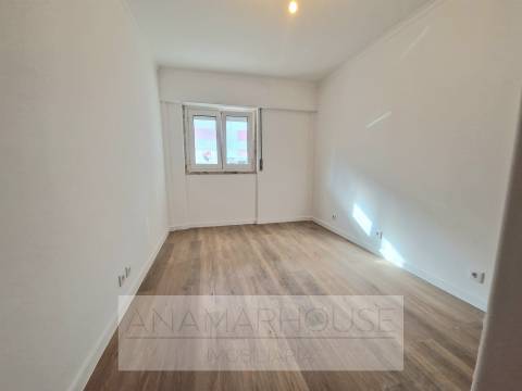 T3 Remodelado no Borel, Amadora,Ideal para Famílias, Jardins e campo de ténis.