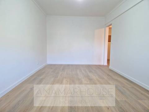 T3 Remodelado no Borel, Amadora,Ideal para Famílias, Jardins e campo de ténis.