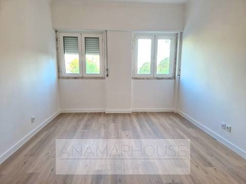 T3 Remodelado no Borel, Amadora,Ideal para Famílias, Jardins e campo de ténis.