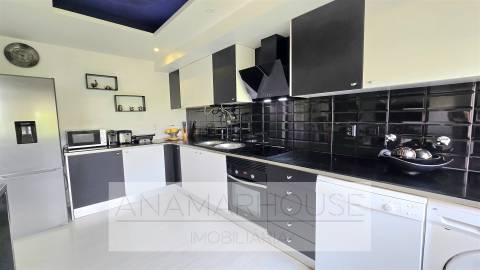 T2 Remodelado com Box para 2 Carros | Open Space 37m² | Vista Verde | Quinta do Mirante