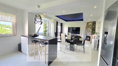 T2 Remodelado com Box para 2 Carros | Open Space 37m² | Vista Verde | Quinta do Mirante