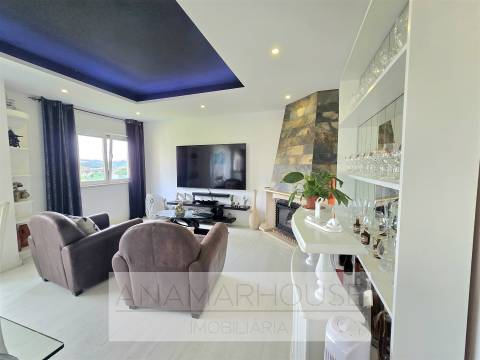 T2 Remodelado com Box para 2 Carros | Open Space 37m² | Vista Verde | Quinta do Mirante