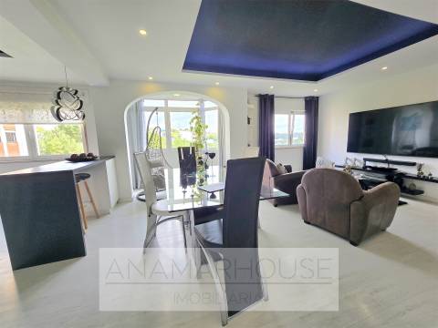 T2 Remodelado com Box para 2 Carros | Open Space 37m² | Vista Verde | Quinta do Mirante