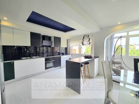 T2 Remodelado com Box para 2 Carros | Open Space 37m² | Vista Verde | Quinta do Mirante