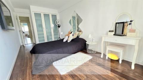 T2 Remodelado com Box para 2 Carros | Open Space 37m² | Vista Verde | Quinta do Mirante
