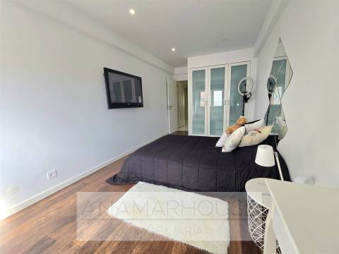 T2 Remodelado com Box para 2 Carros | Open Space 37m² | Vista Verde | Quinta do Mirante