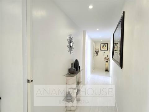 T2 Remodelado com Box para 2 Carros | Open Space 37m² | Vista Verde | Quinta do Mirante