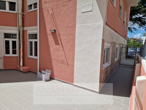 T1 Novo com Terraço | Prédio Reabilitado | Próximo da Estação da Amadora