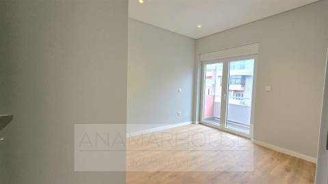 T2 remodelado primeiro andar com varanda, Mina de água, Amadora,Lisboa