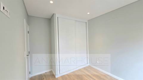T2 remodelado primeiro andar com varanda, Mina de água, Amadora,Lisboa