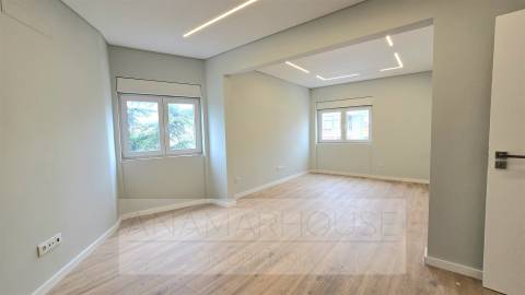 T2 remodelado primeiro andar com varanda, Mina de água, Amadora,Lisboa