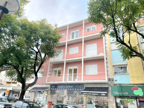 T2 remodelado primeiro andar com varanda, Mina de água, Amadora,Lisboa
