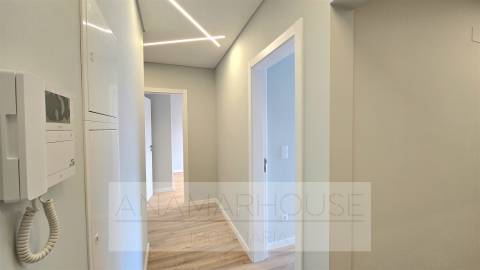 T2 Remodelado com varanda na Mina de Água, Amadora