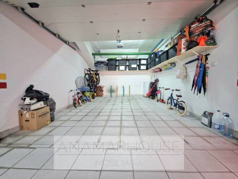 T2 com Box e Arrecadação na Urbanização Alto da Mira, Amadora