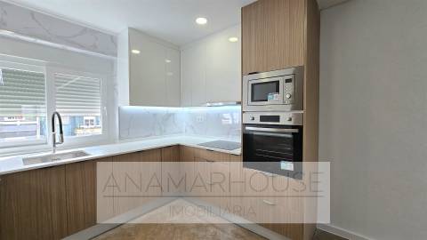 T3 Remodelado com varandas na Amadora, Mina De Água