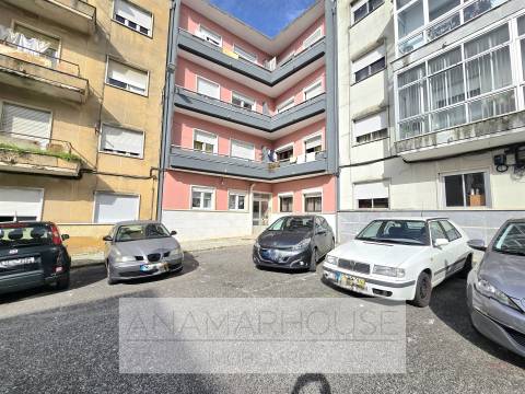 T3 Remodelado com varandas na Amadora, Mina De Água