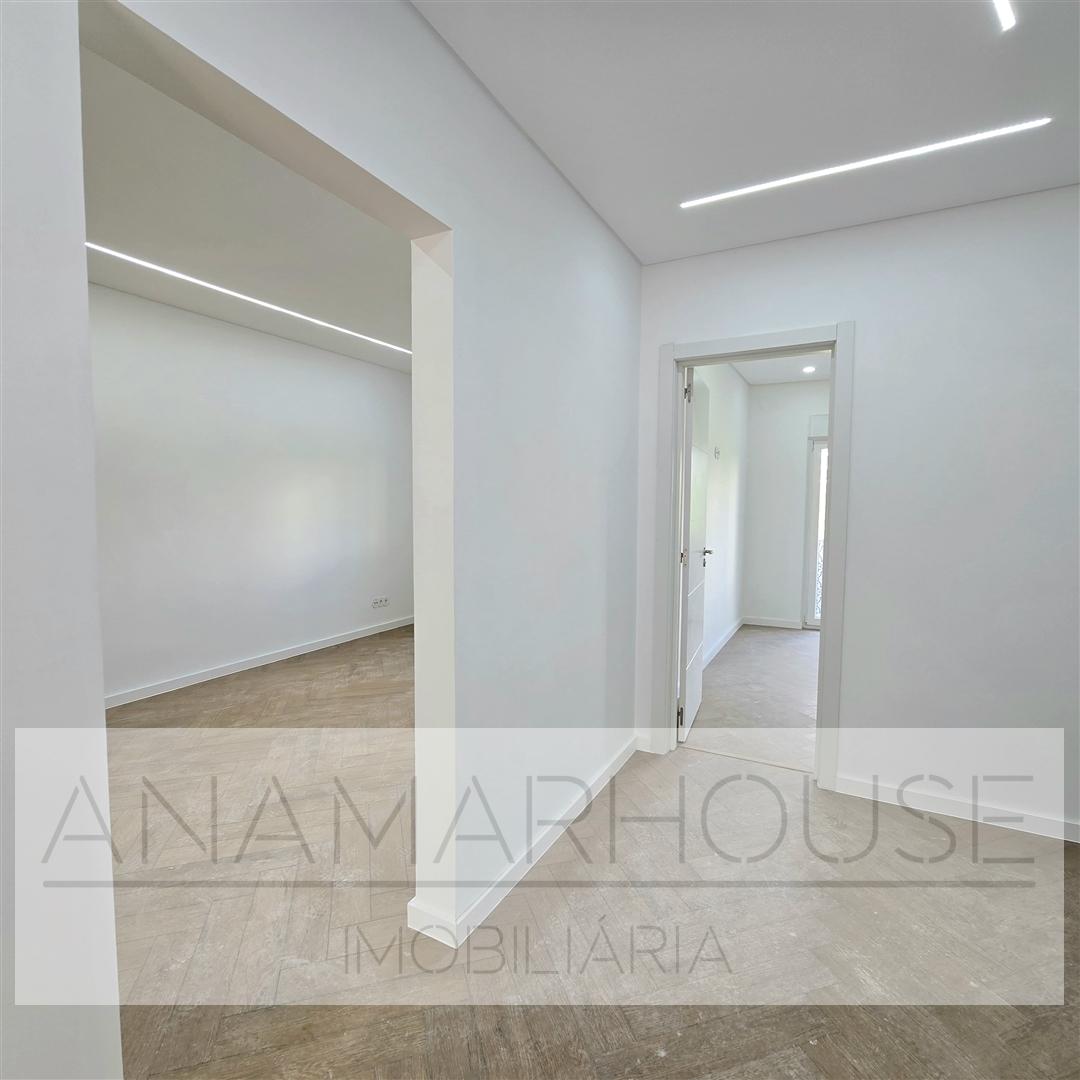 T3 Remodelado com varandas na Amadora, Mina De Água