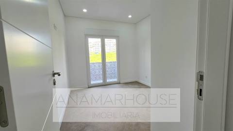 T3 Remodelado com varandas na Amadora, Mina De Água