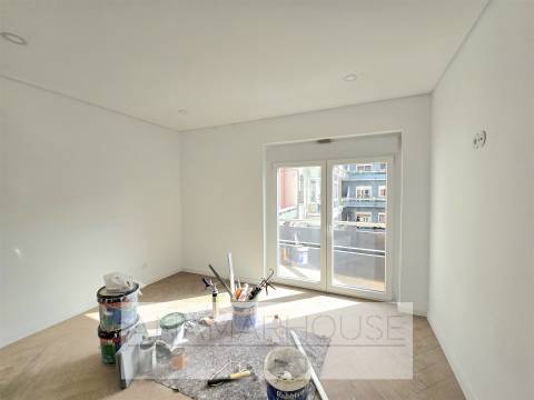 T3 Remodelado com varandas na Amadora, Mina De Água