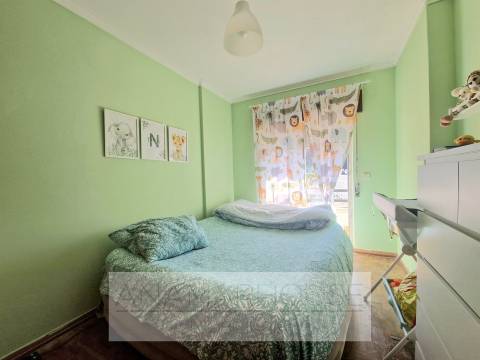 T2 com 80m² e 2 Varandas na Av. do Brasil | Junto ao Metro e Comboio | Amadora