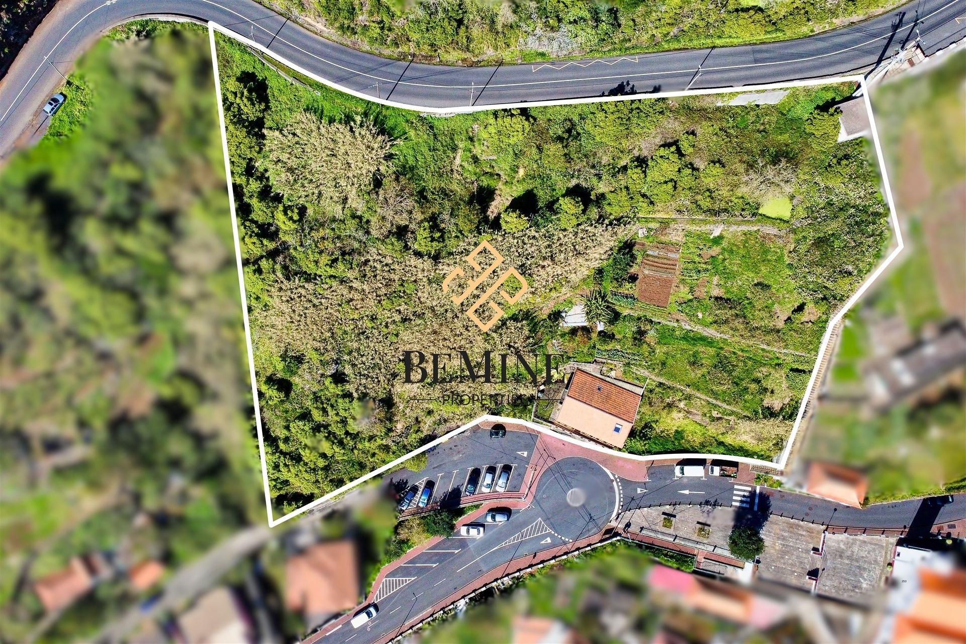 Terreno + Moradia T4 / Câmara de Lobos, Ilha da Madeira