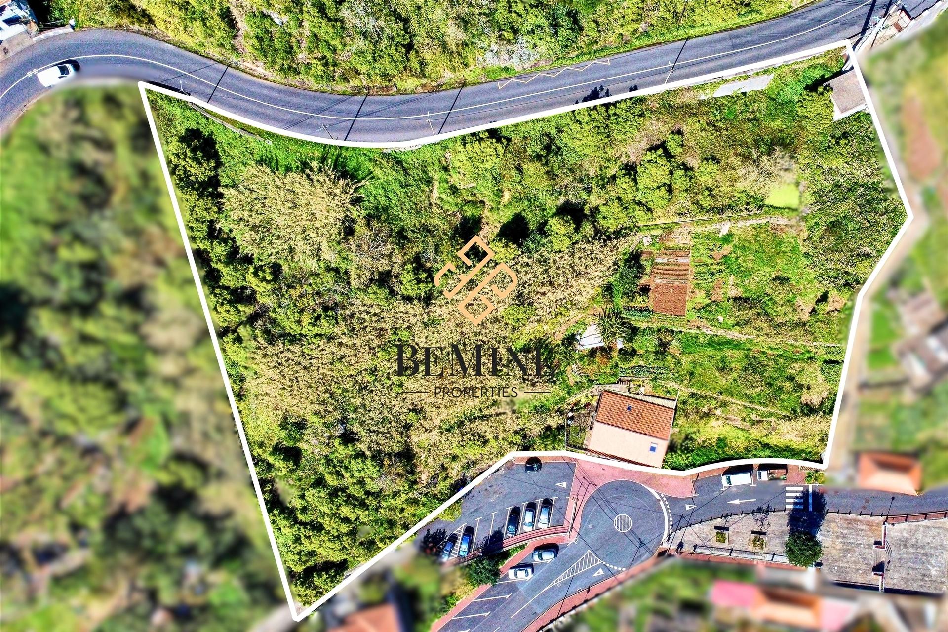 Terreno + Moradia T4 / Câmara de Lobos, Ilha da Madeira