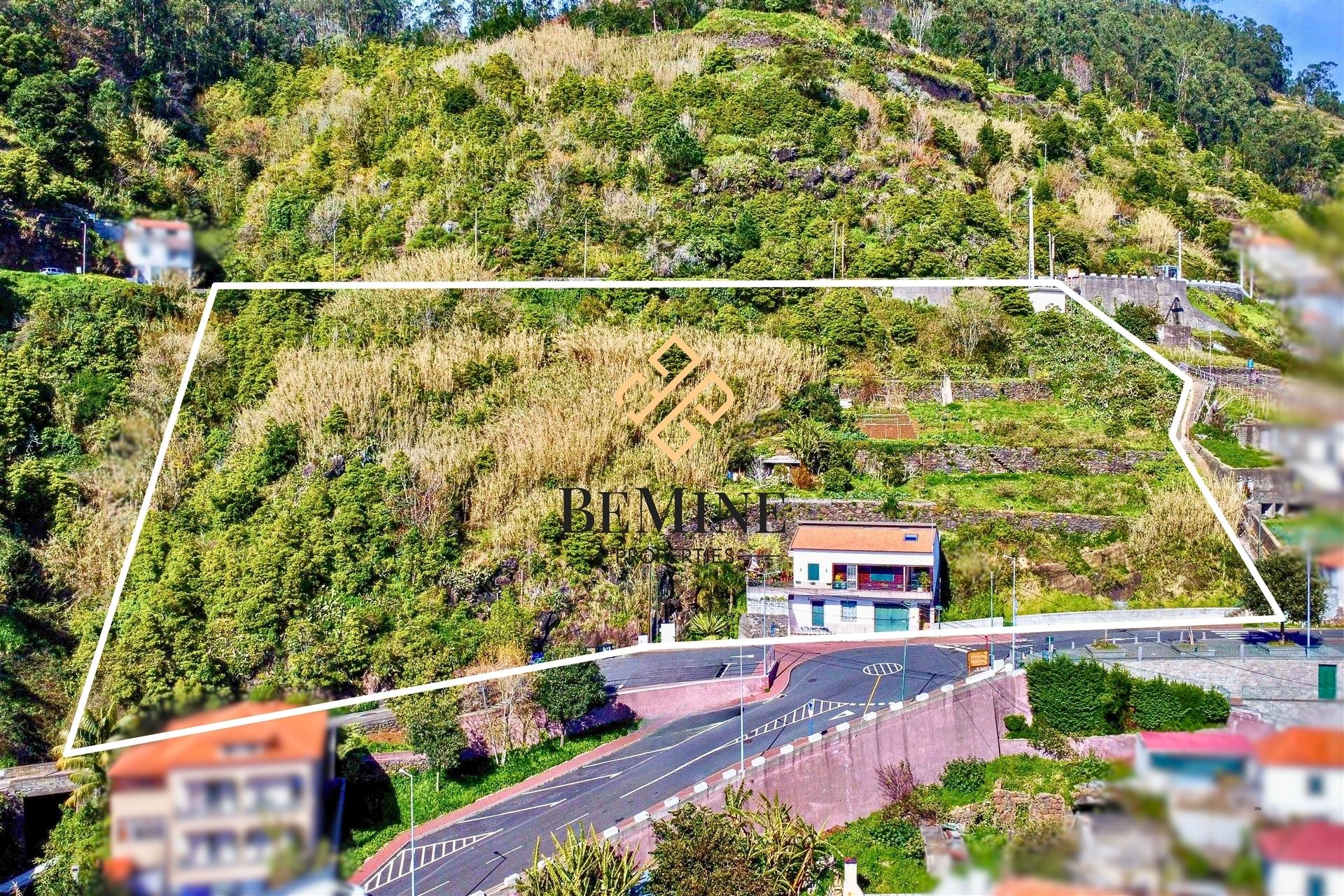 Terreno + Moradia T4 / Câmara de Lobos, Ilha da Madeira