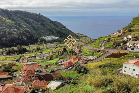 Terreno + Moradia T4 / Câmara de Lobos, Ilha da Madeira