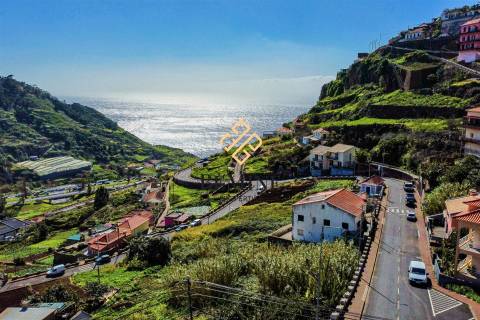 Terreno + Moradia T4 / Câmara de Lobos, Ilha da Madeira