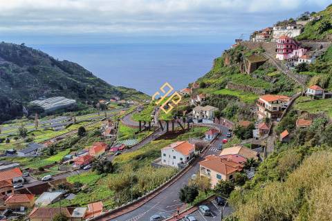 Terreno + Moradia T4 / Câmara de Lobos, Ilha da Madeira