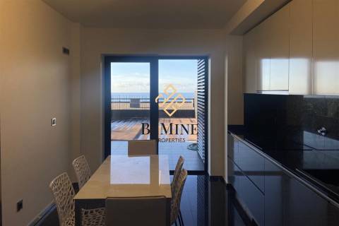 Edifício Séc. XXI 9 / Apartamento T4 / Rua João Paulo II, Funchal