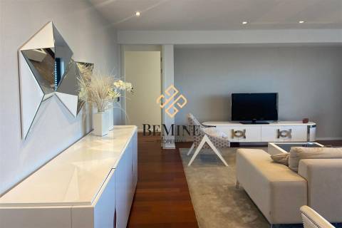 Edifício Séc. XXI 9 / Apartamento T4 / Rua João Paulo II, Funchal