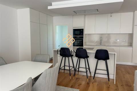 Edifício Uptown 13 / Apartamento T5 Duplex / Funchal  - Ilha da Madeira