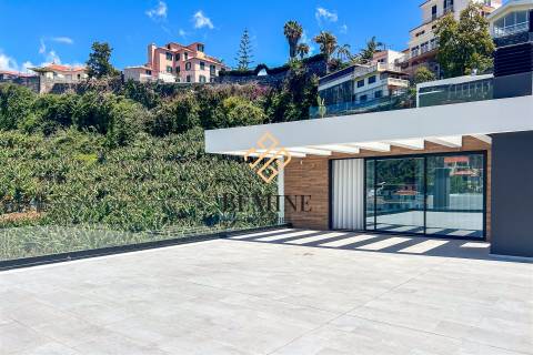 Edifício Uptown 13 / Apartamento T5 Duplex / Funchal  - Ilha da Madeira