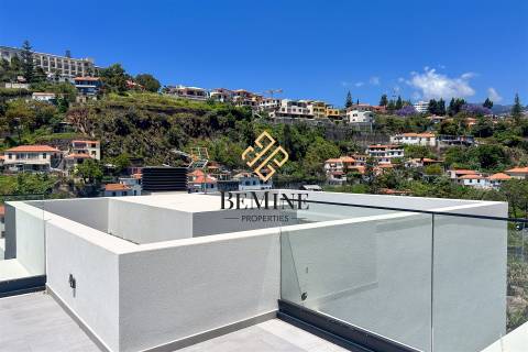 Edifício Uptown 13 / Apartamento T5 Duplex / Funchal  - Ilha da Madeira