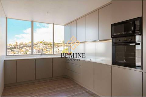 Edifício Hinton / Apartamento T4 / Funchal - Ilha da Madeira